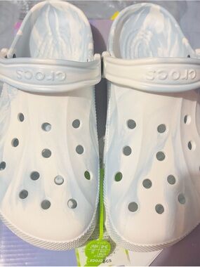 CROCS Women’s Classic Clog in White with Light Blue Marbling